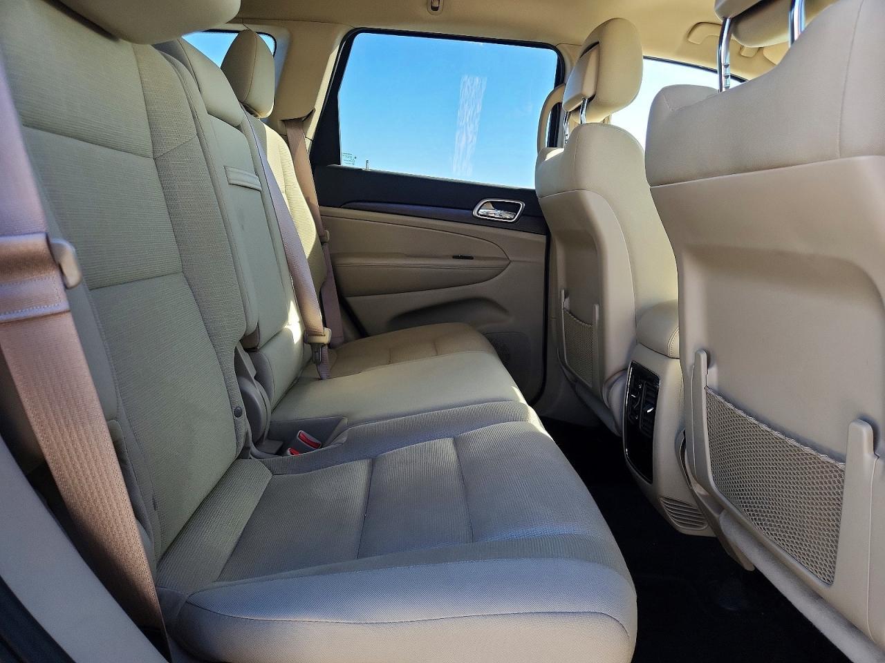 2016 Jeep Grand Cherokee Laredo - zdjęcie 11
