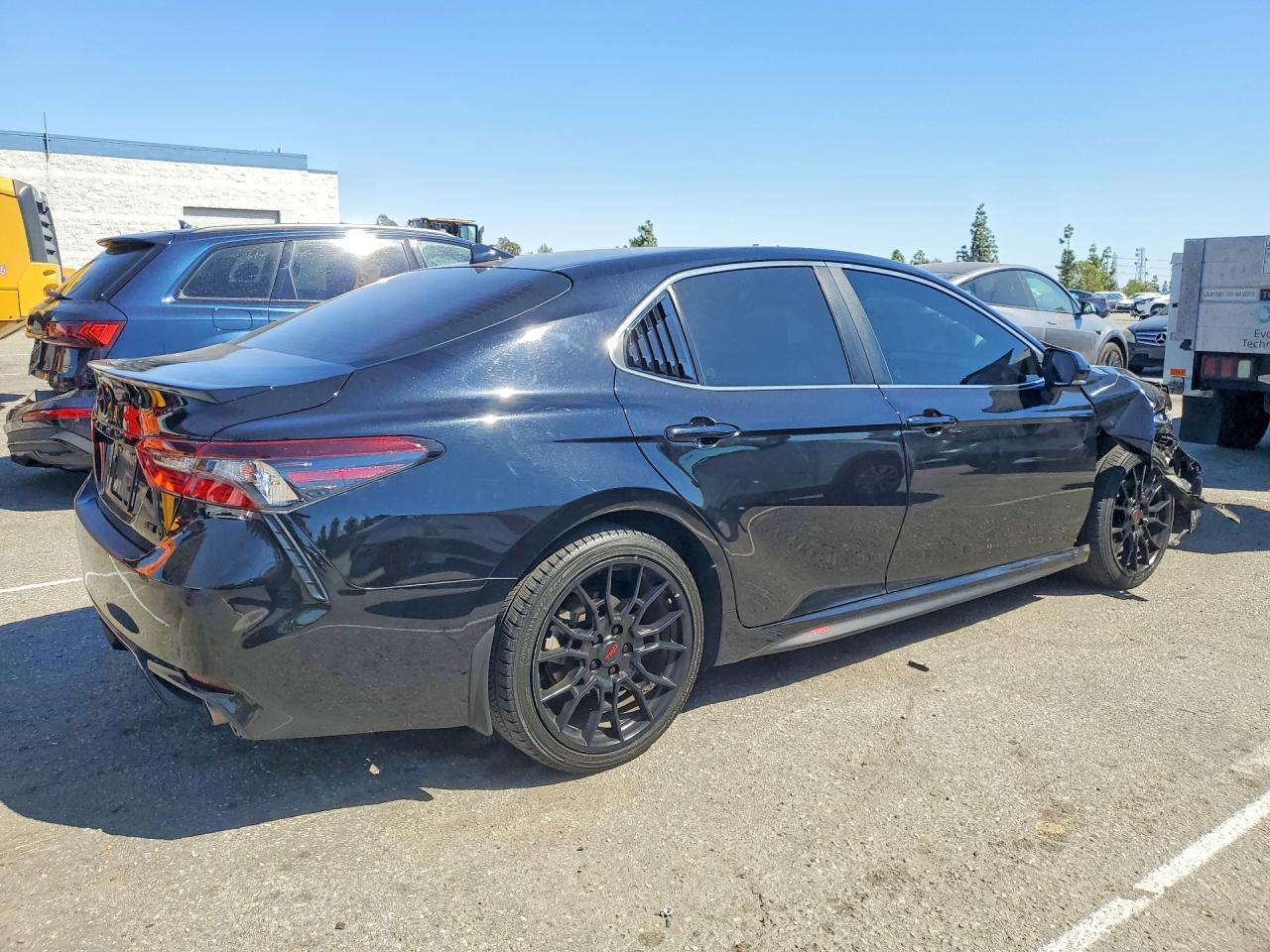 2021 Toyota Camry Se - zdjęcie 3