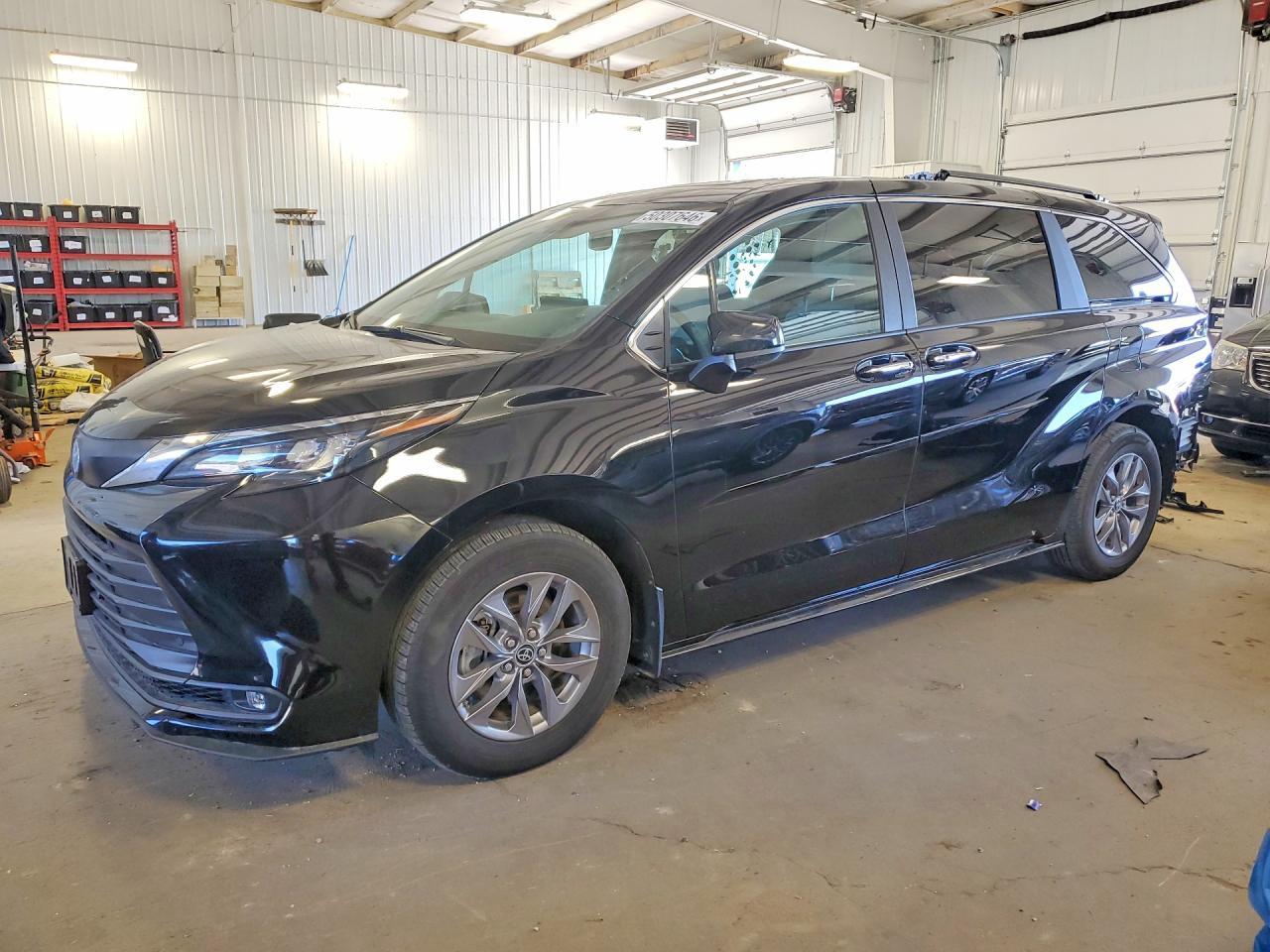 2025 Toyota Sienna Xle 7-Passenger - zdjęcie główne