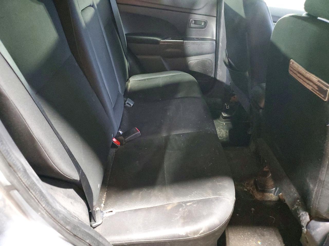 2013 Mitsubishi Outlander Sport Es - zdjęcie 11