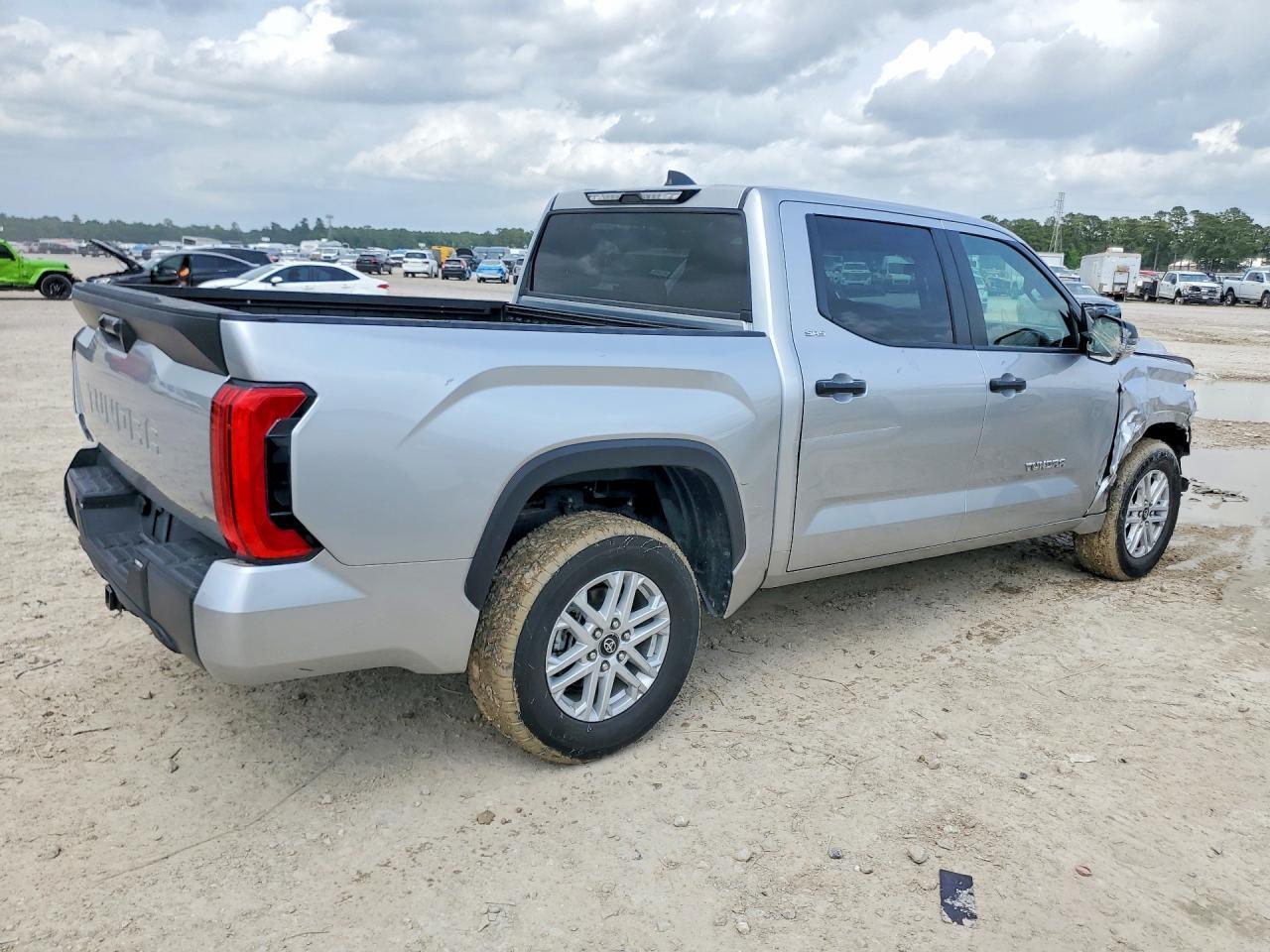 2025 Toyota Tundra Crewmax Sr - zdjęcie 3