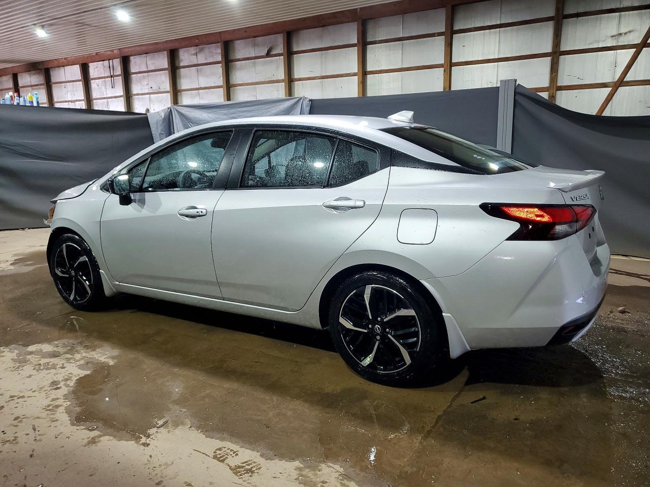 2025 Nissan Versa Sr - zdjęcie 2