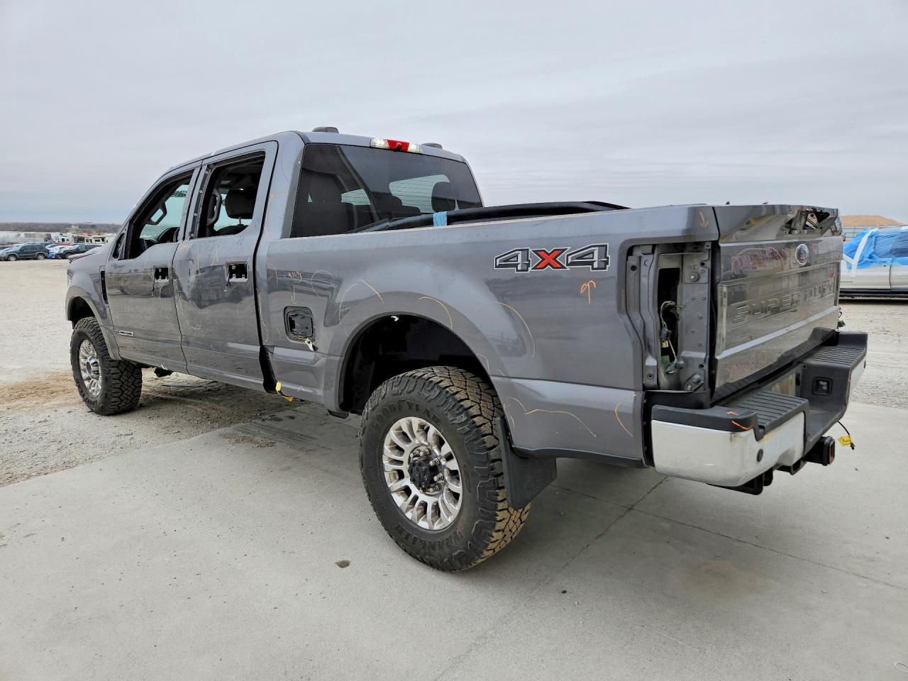 2022 Ford F250 Super Duty - zdjęcie 2