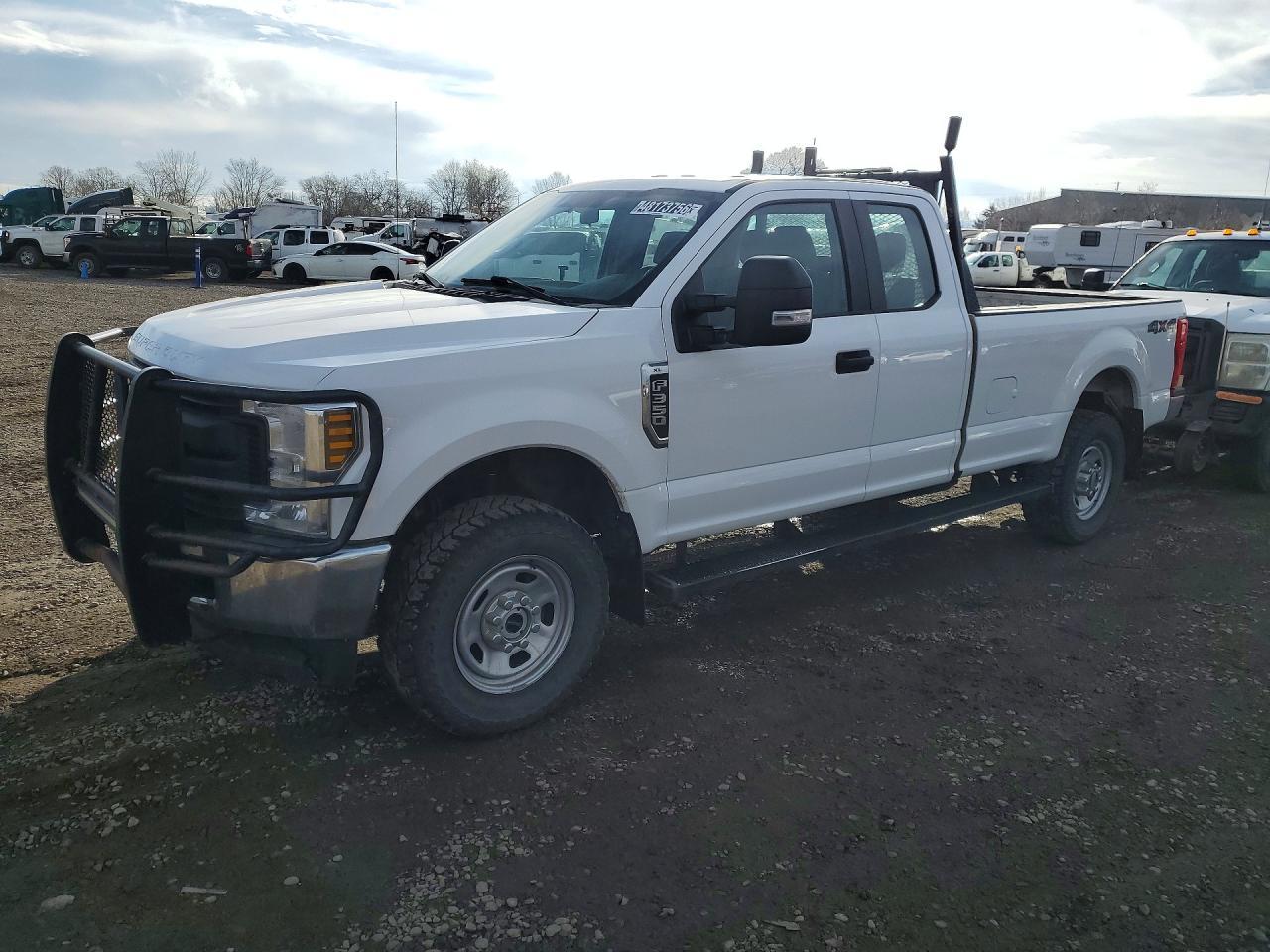 2019 Ford F350 Super Duty - zdjęcie główne