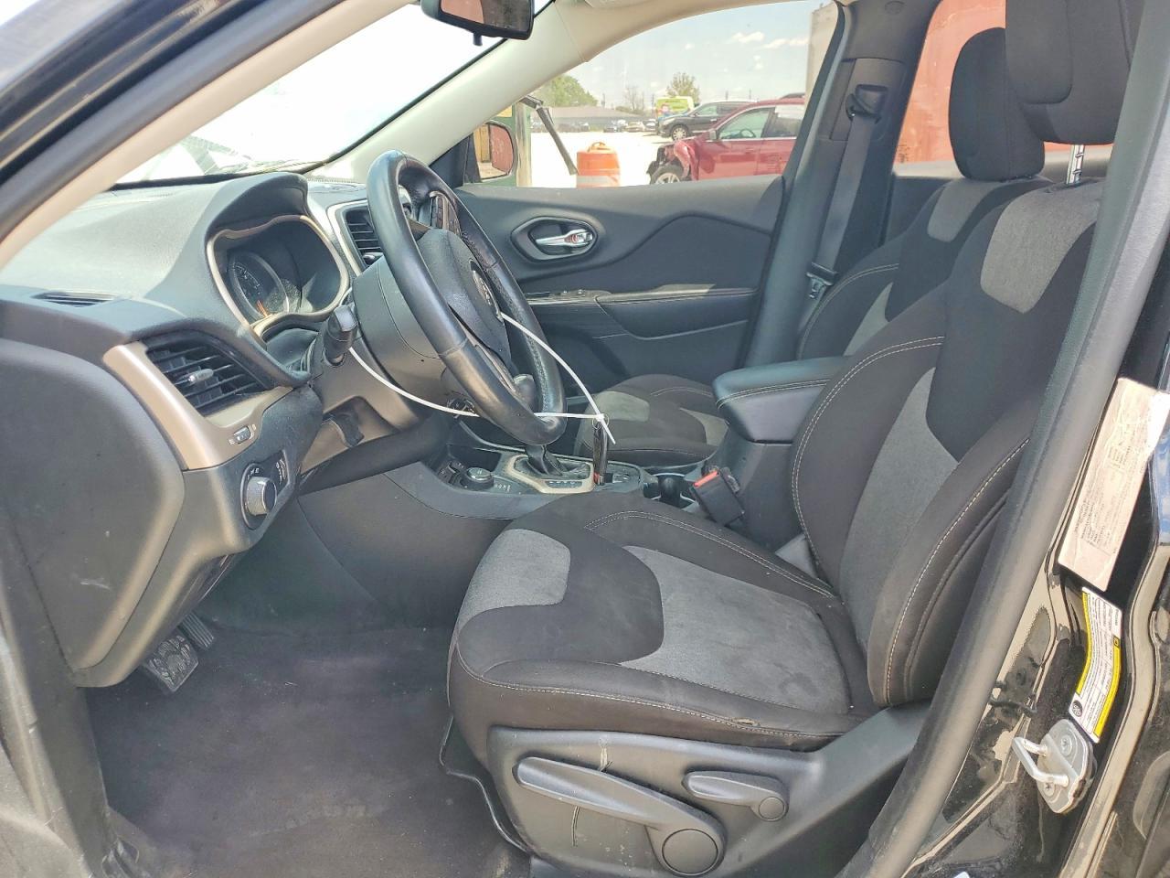 2016 Jeep Cherokee Sport - zdjęcie 7