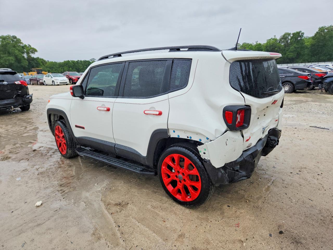 2023 Jeep Renegade Latitude - zdjęcie 2