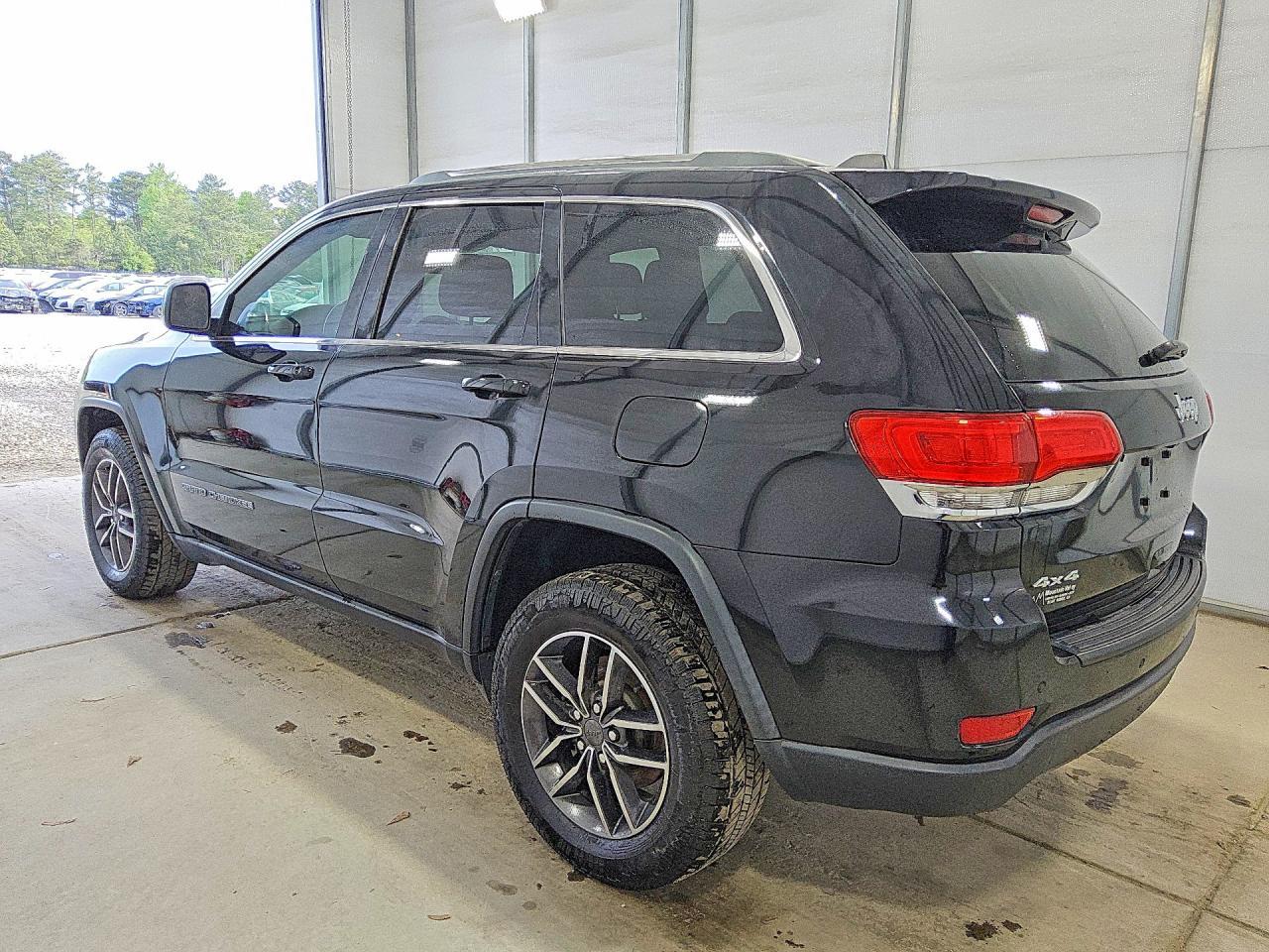 2019 Jeep Grand Cherokee Laredo - zdjęcie 2