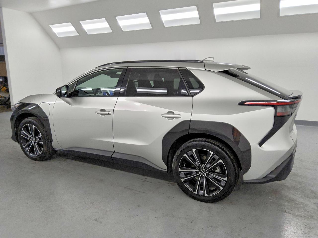 2023 Subaru Solterra Premium - zdjęcie 2