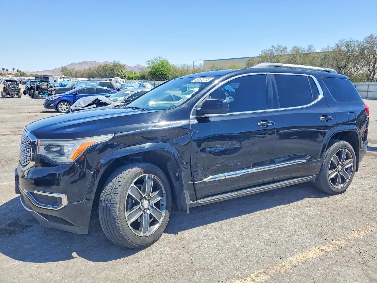 2017 GMC Acadia Denali - zdjęcie główne