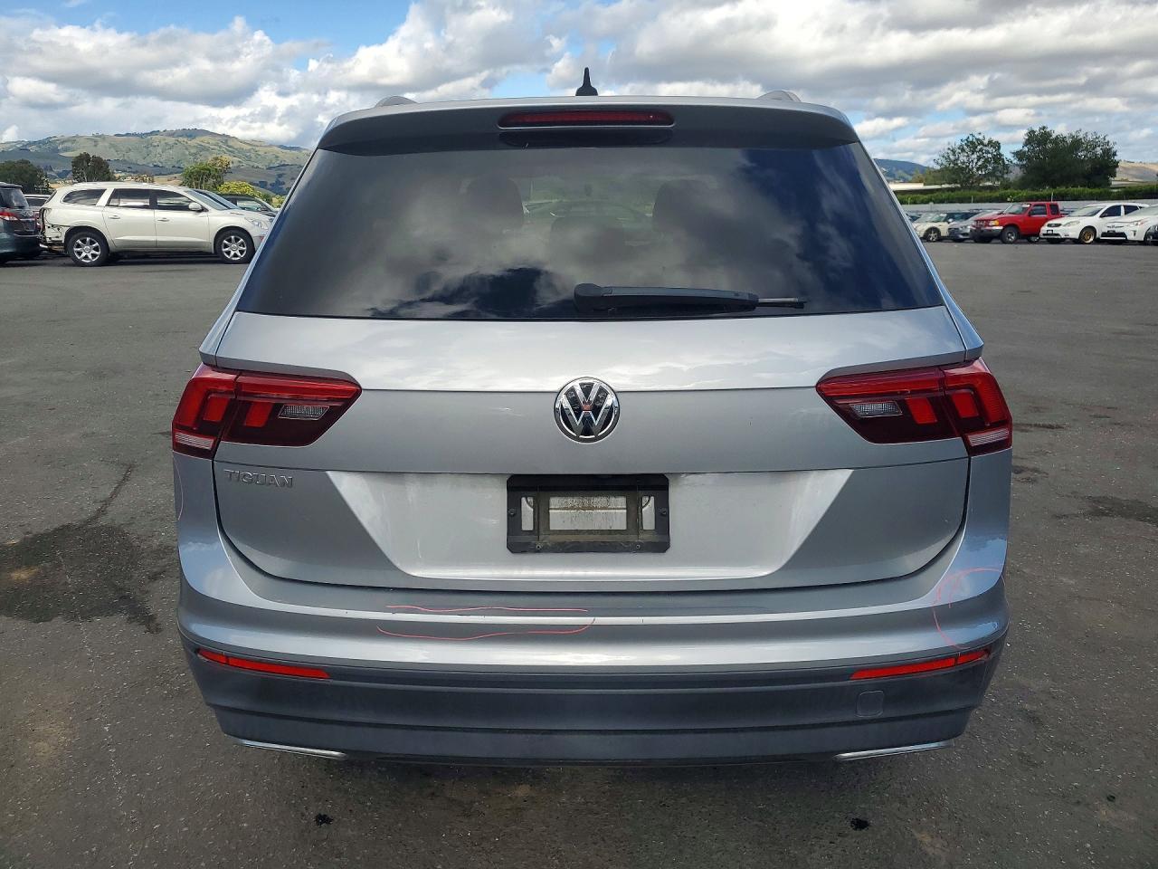 2020 Volkswagen Tiguan S - zdjęcie 6