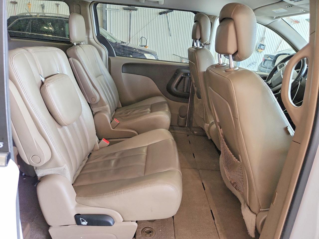 2014 Chrysler Town & Country Touring - zdjęcie 11