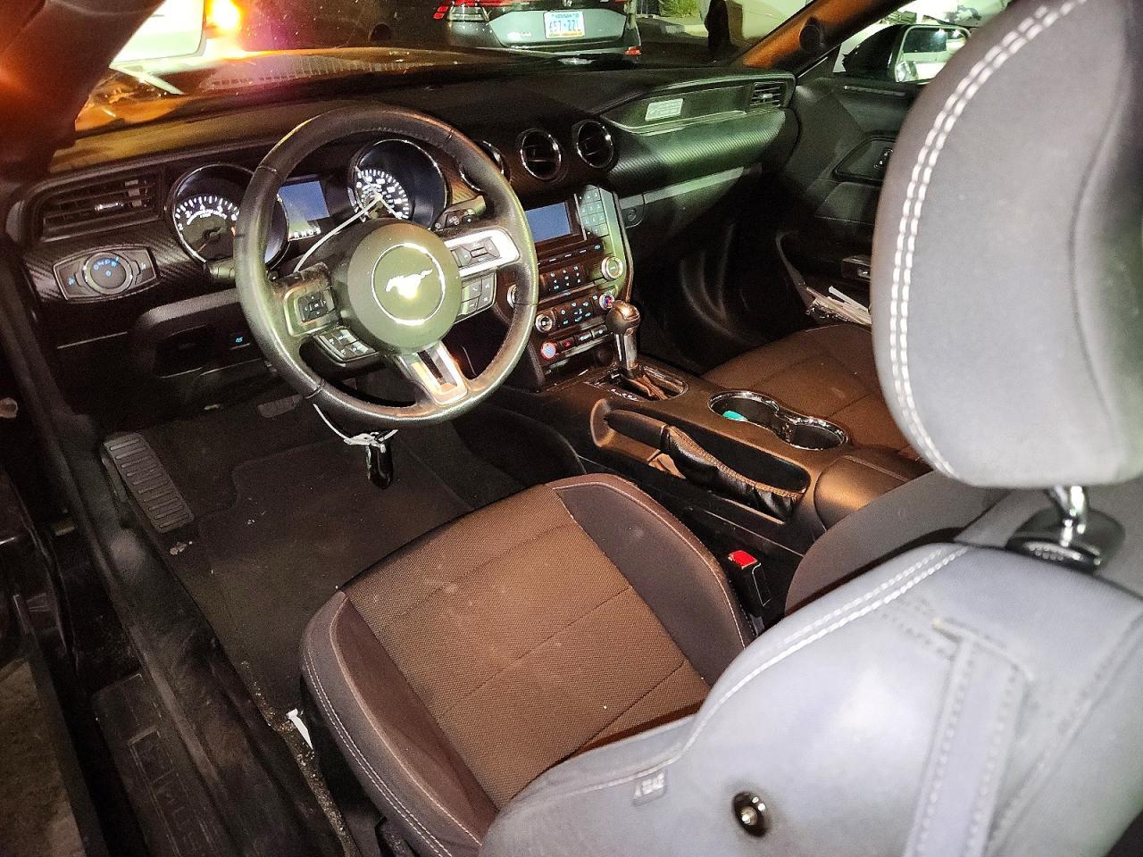 2017 Ford Mustang - zdjęcie 8