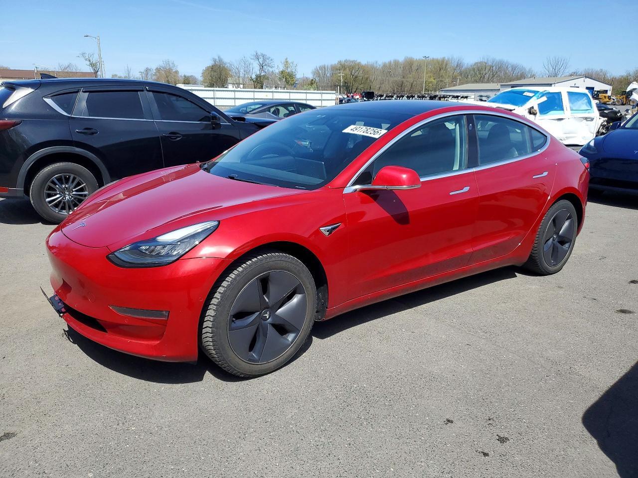 2018 Tesla Model 3 - zdjęcie główne