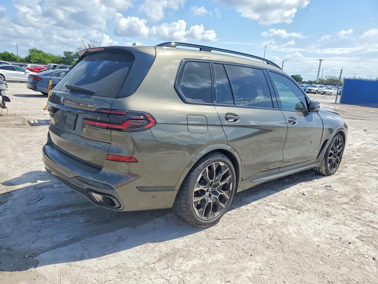 2025 BMW X7 xDrive40I - zdjęcie 3