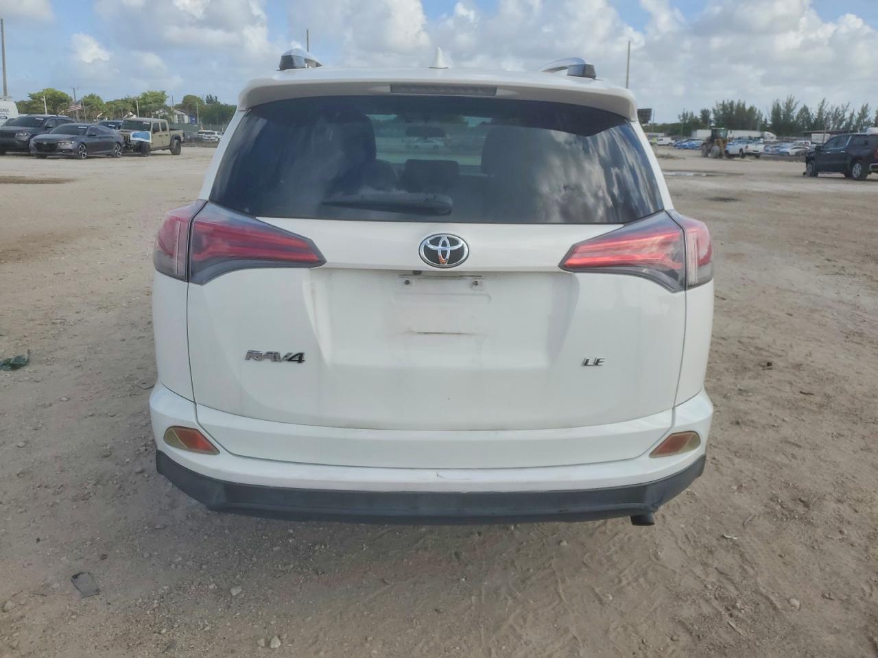 2016 Toyota Rav4 Le - zdjęcie 6