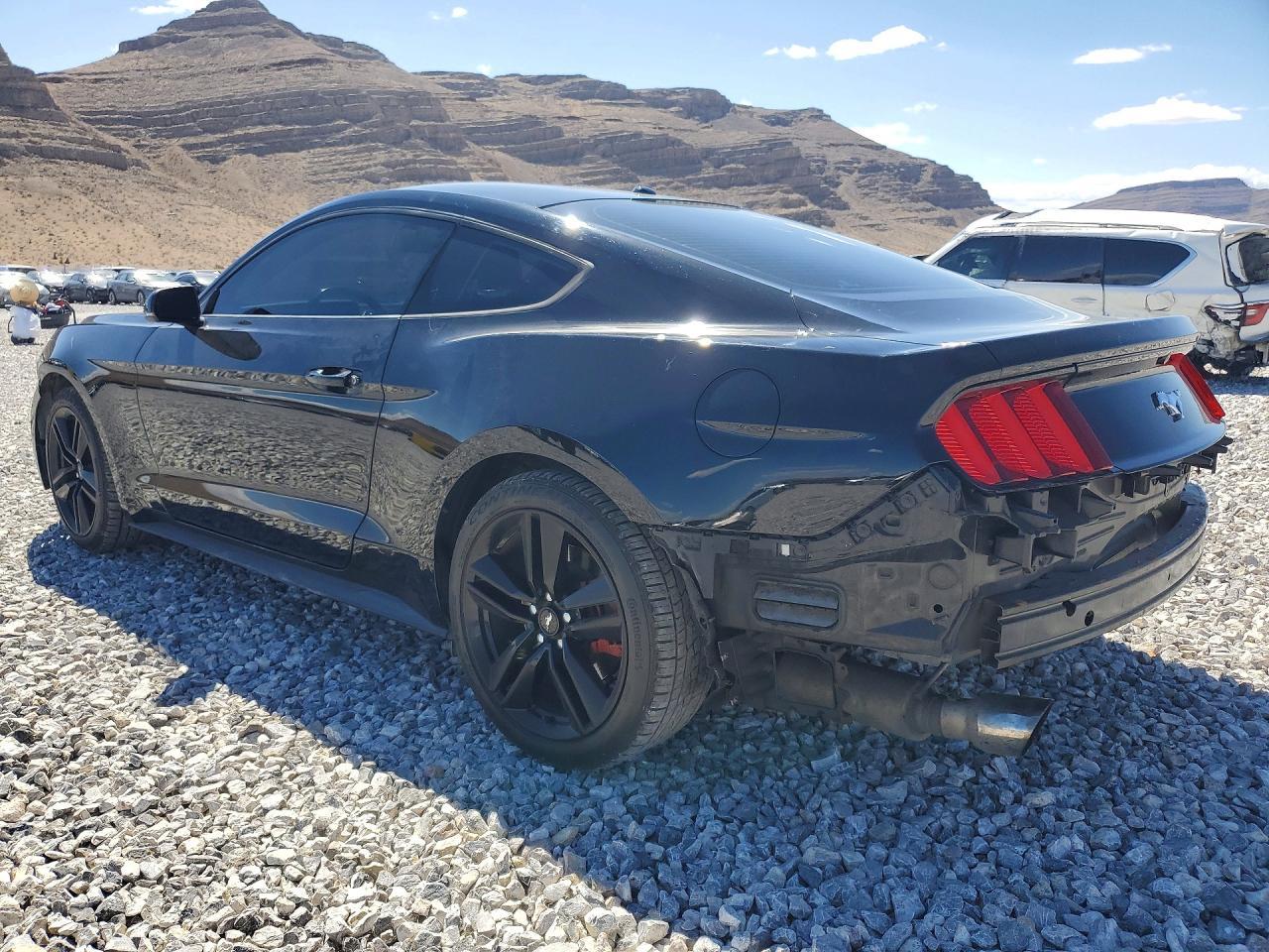 Ford Mustang - zdjęcie 2