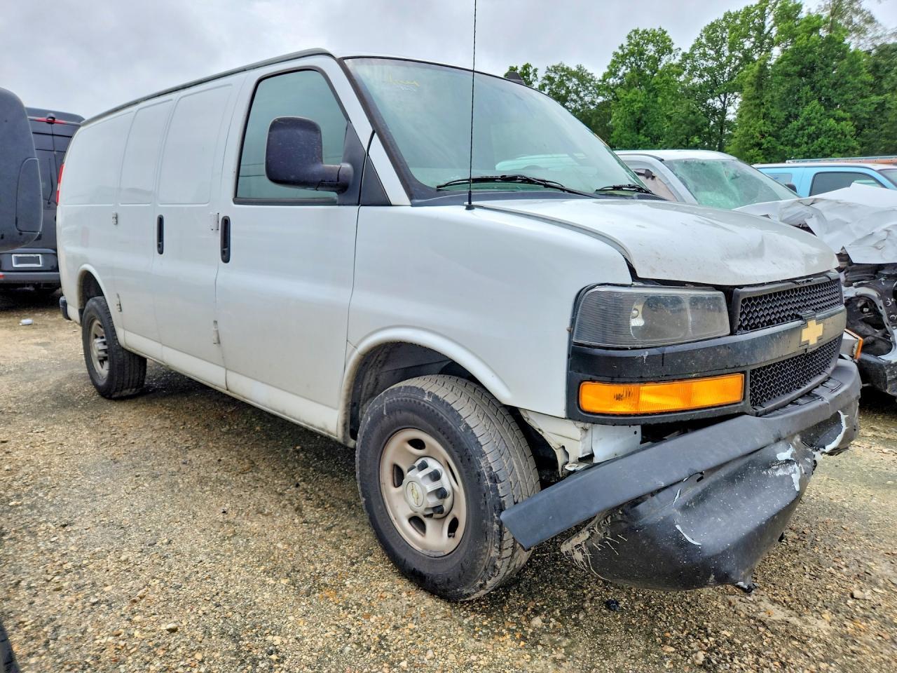 2022 Chevrolet Express G2500 - zdjęcie 4