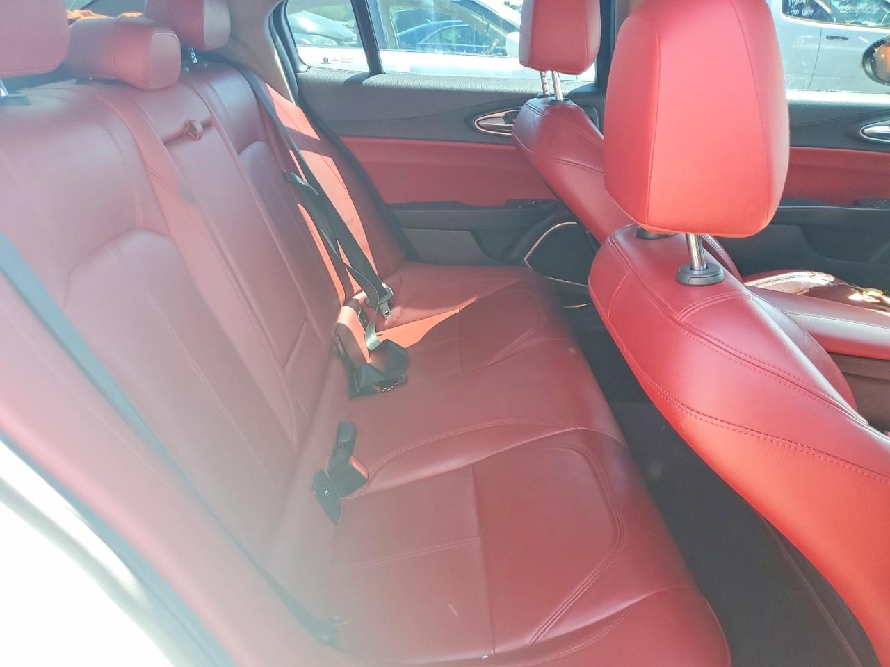 2019 Alfa Romeo Giulia - zdjęcie 10