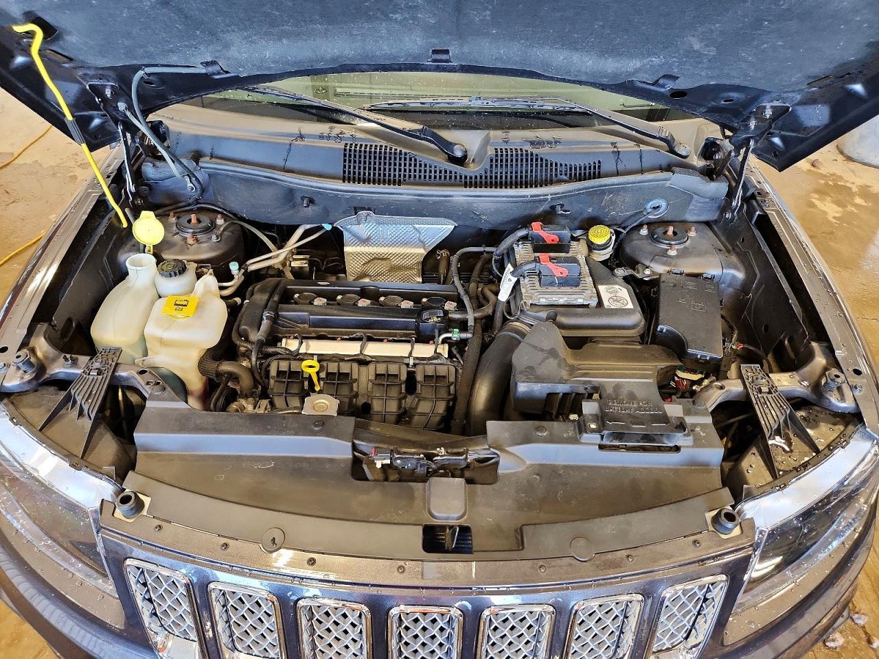 2016 Jeep Compass Latitude - zdjęcie 12
