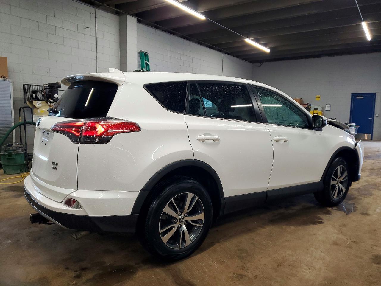 2017 Toyota Rav4 Limited - zdjęcie 3