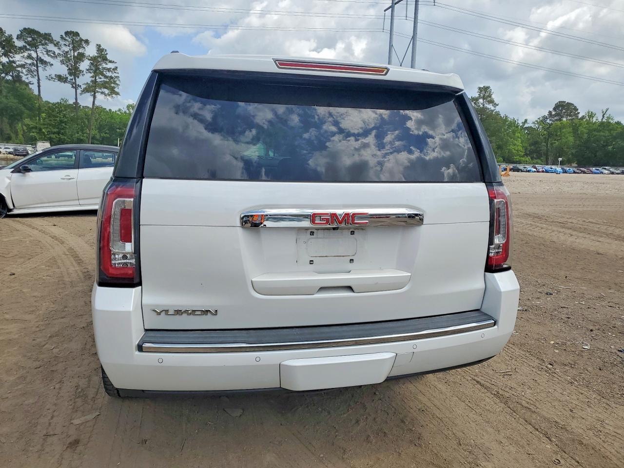2017 GMC Yukon Denali - zdjęcie 6