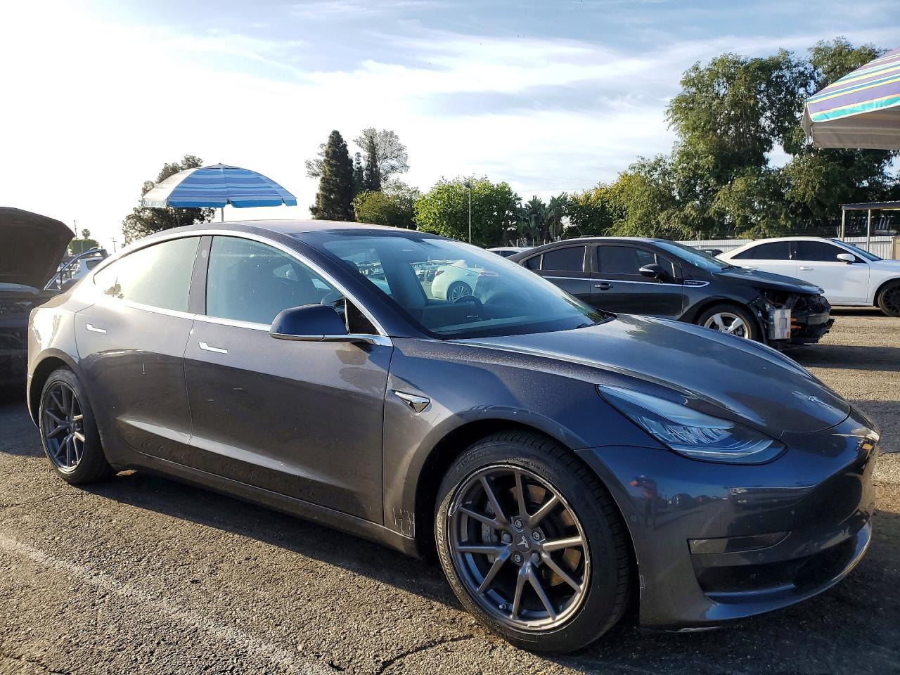 2018 Tesla Model 3 - zdjęcie 4