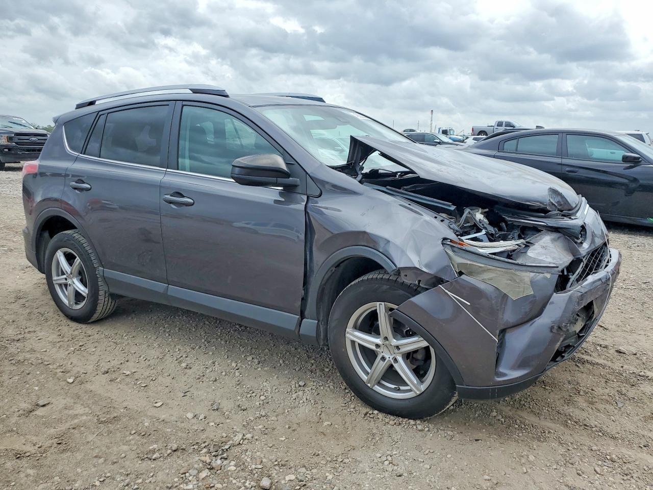 2017 Toyota Rav4 Le - zdjęcie 4