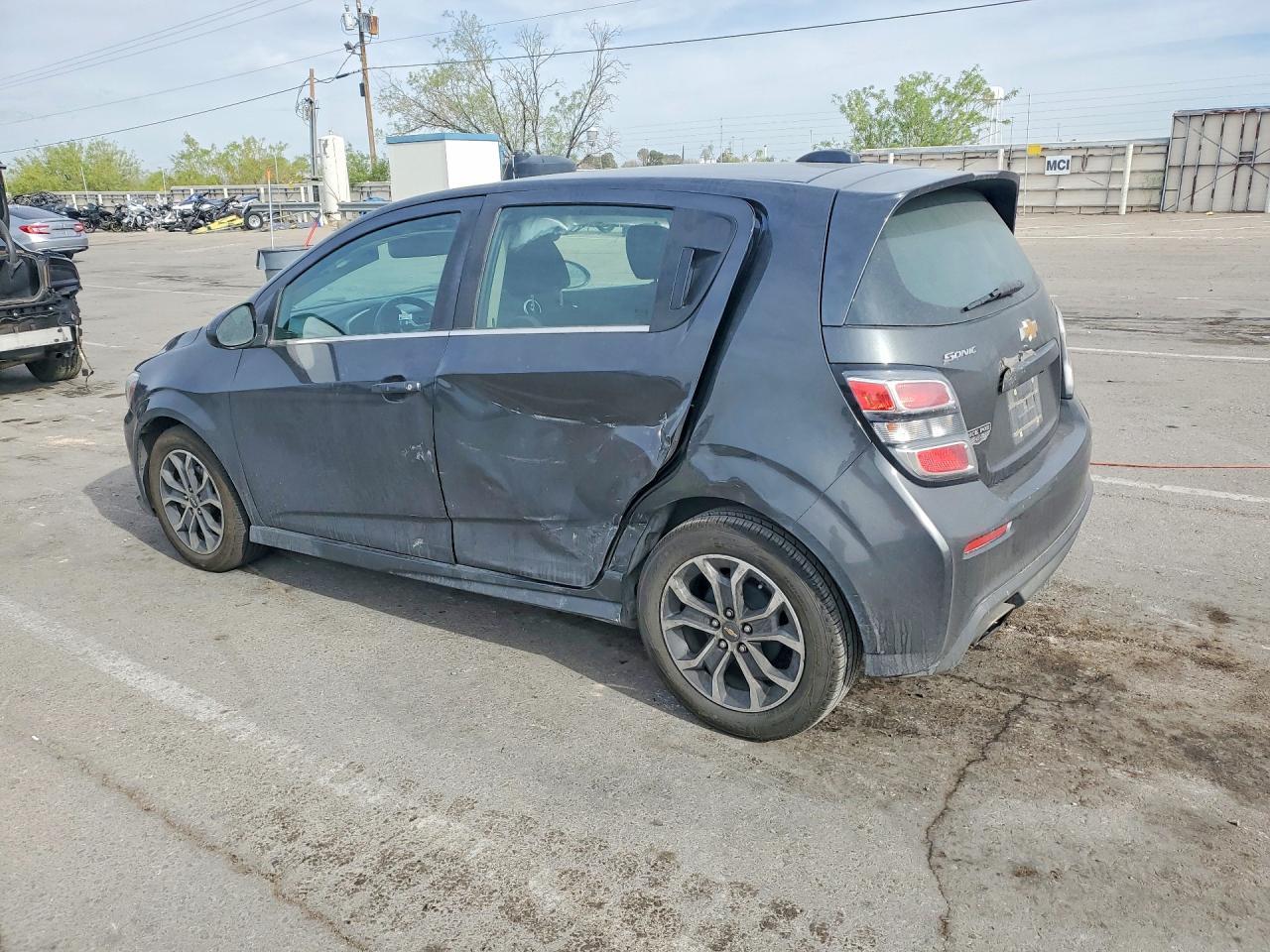 2017 Chevrolet Sonic Lt - zdjęcie 2