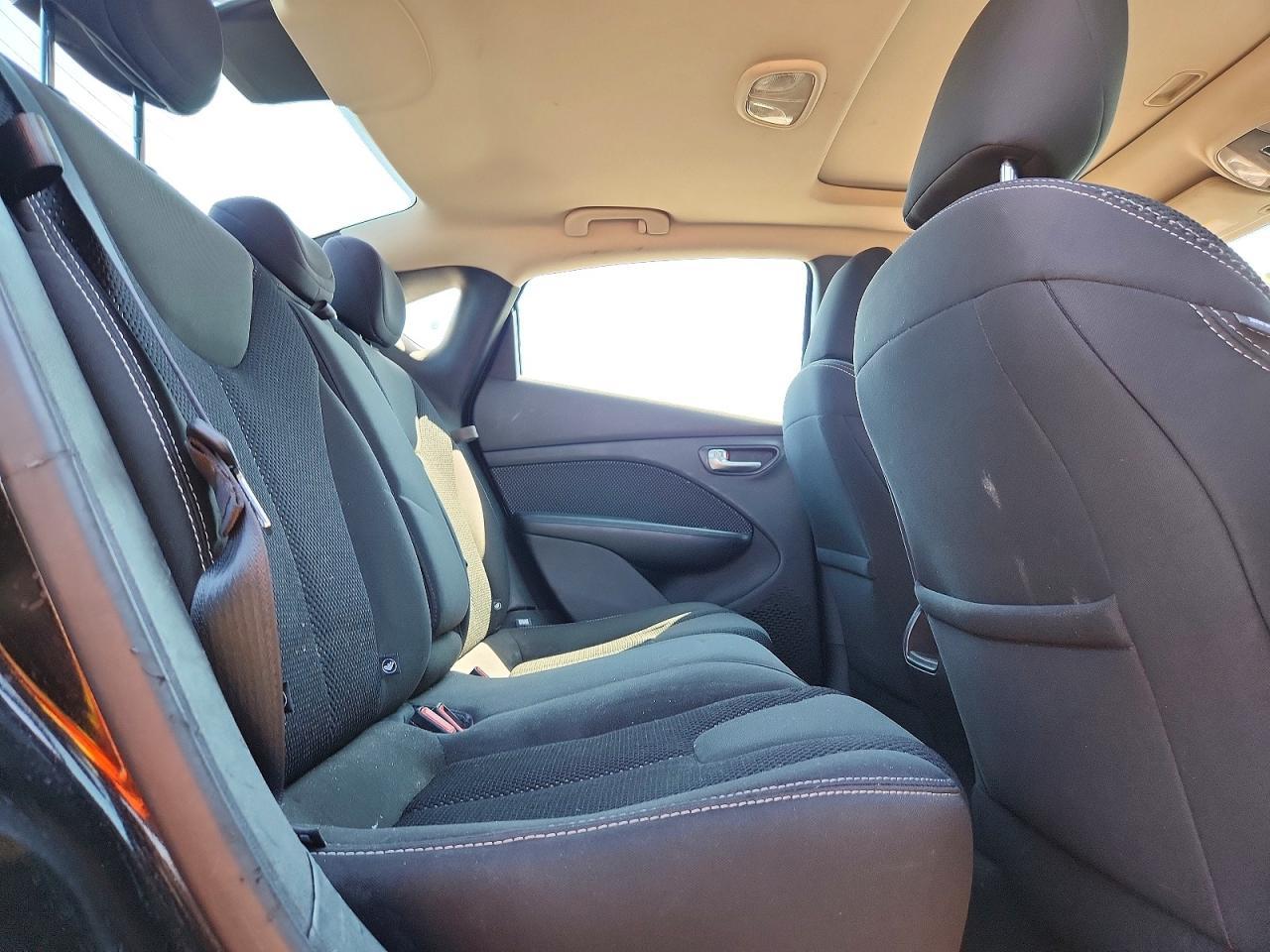 2014 Dodge Dart Sxt - zdjęcie 10