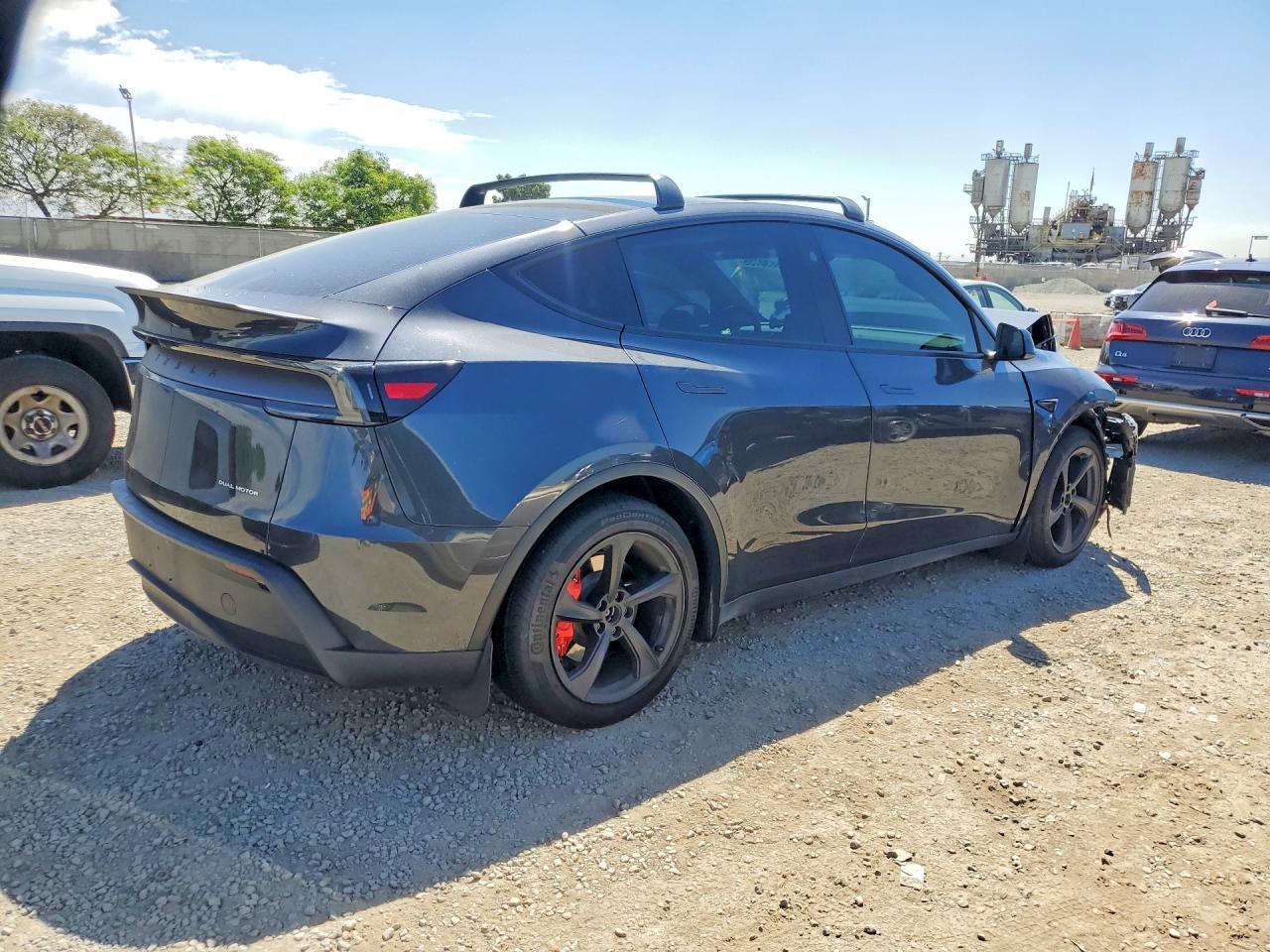 2026 Tesla Model Y - zdjęcie 3