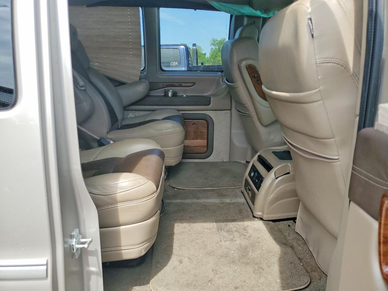2020 GMC Savana G2500 - zdjęcie 11