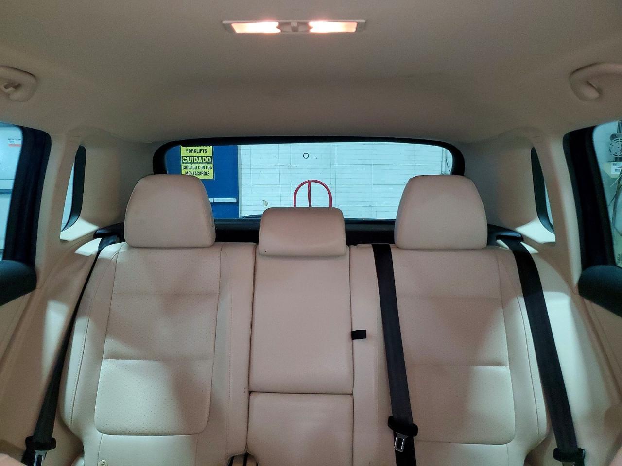 2014 Volkswagen Tiguan S - zdjęcie 10