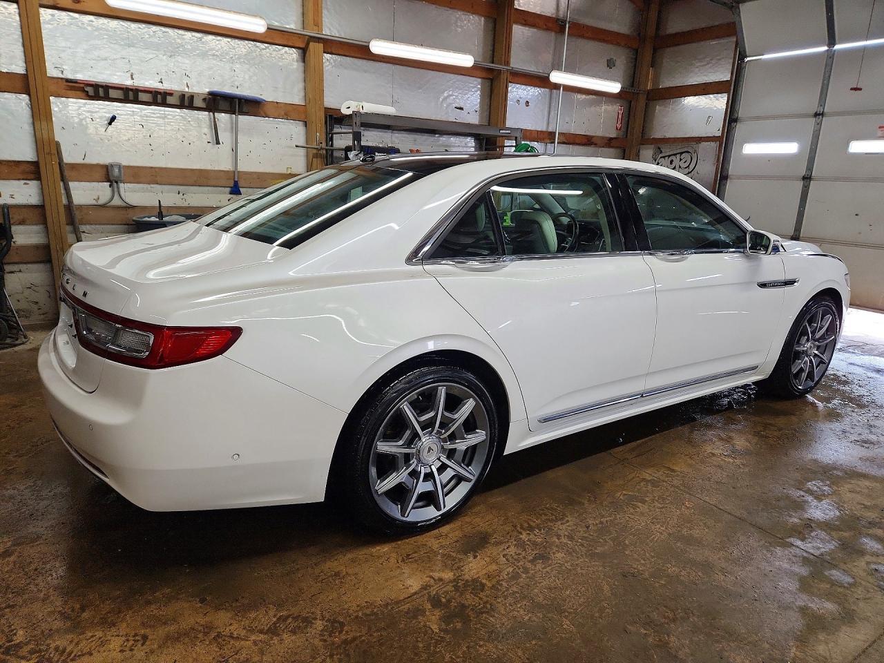 2017 Lincoln Continental Black Label - zdjęcie 3
