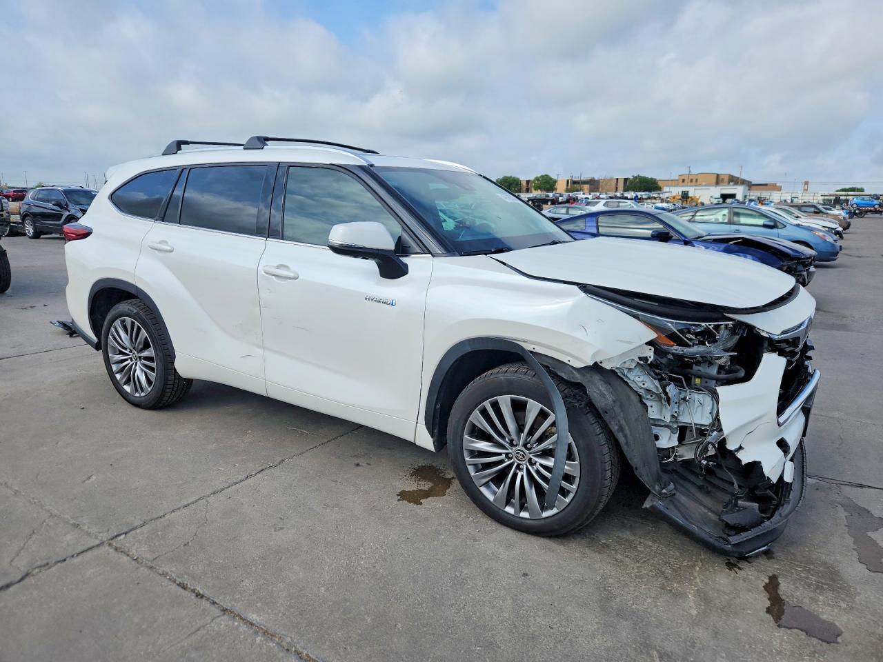 2021 Toyota Highlander Hybrid Platinum - zdjęcie 4