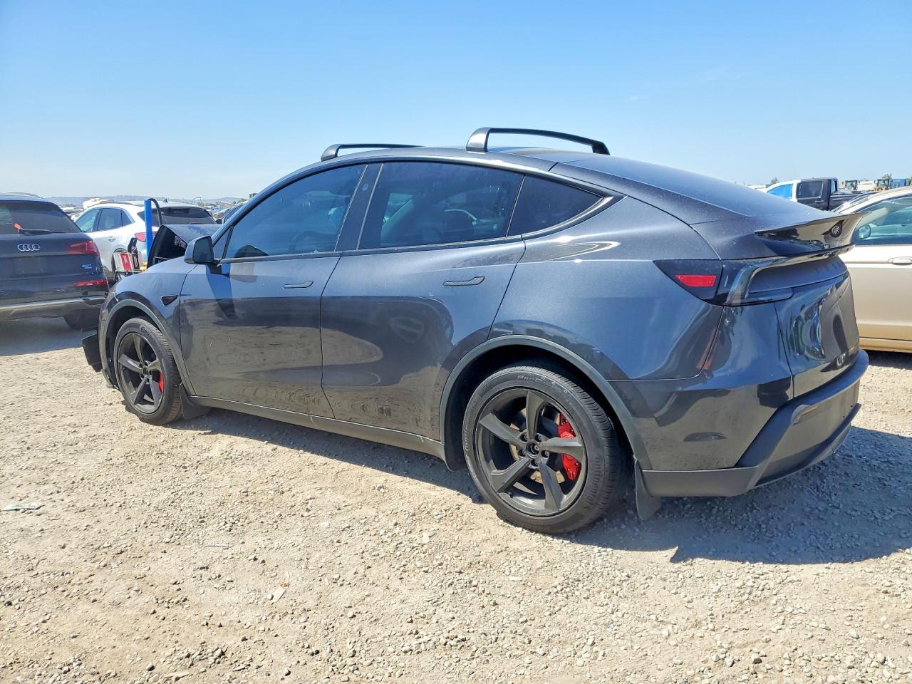2026 Tesla Model Y - zdjęcie 2