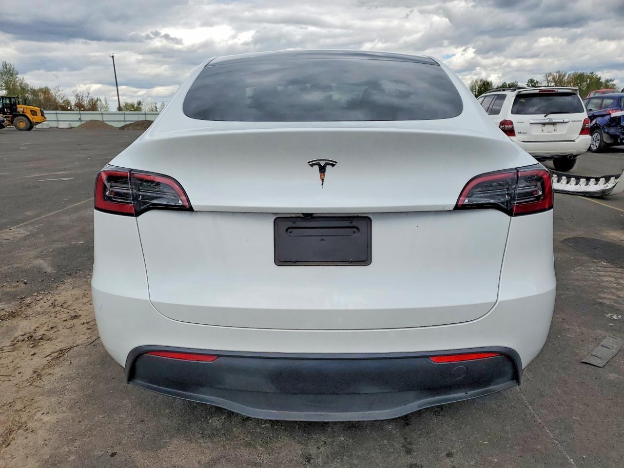 2025 Tesla Model Y - zdjęcie 6