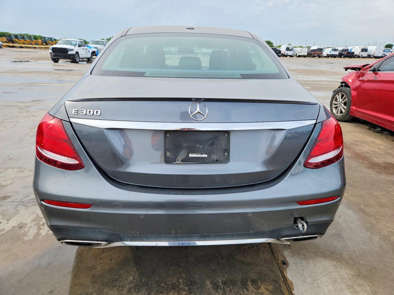 2018 Mercedes-Benz E 300 - zdjęcie 6