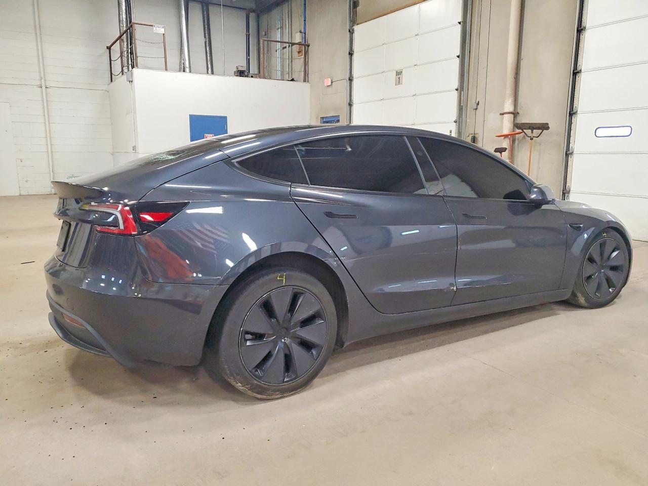 2025 Tesla Model 3 - zdjęcie 3