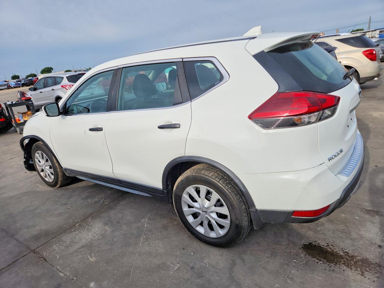 2019 Nissan Rogue S - zdjęcie 2