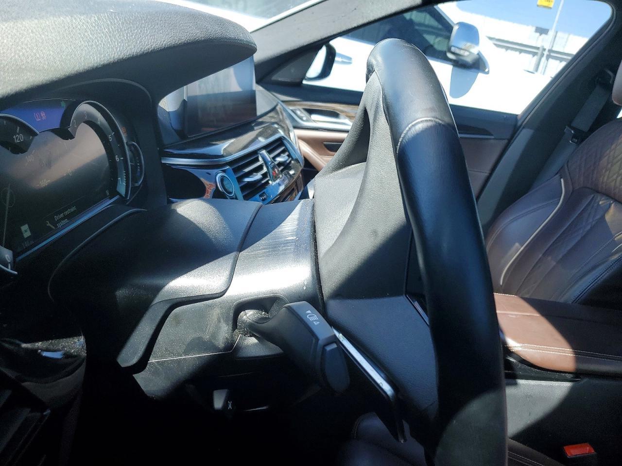 2019 BMW 530 I - zdjęcie 9