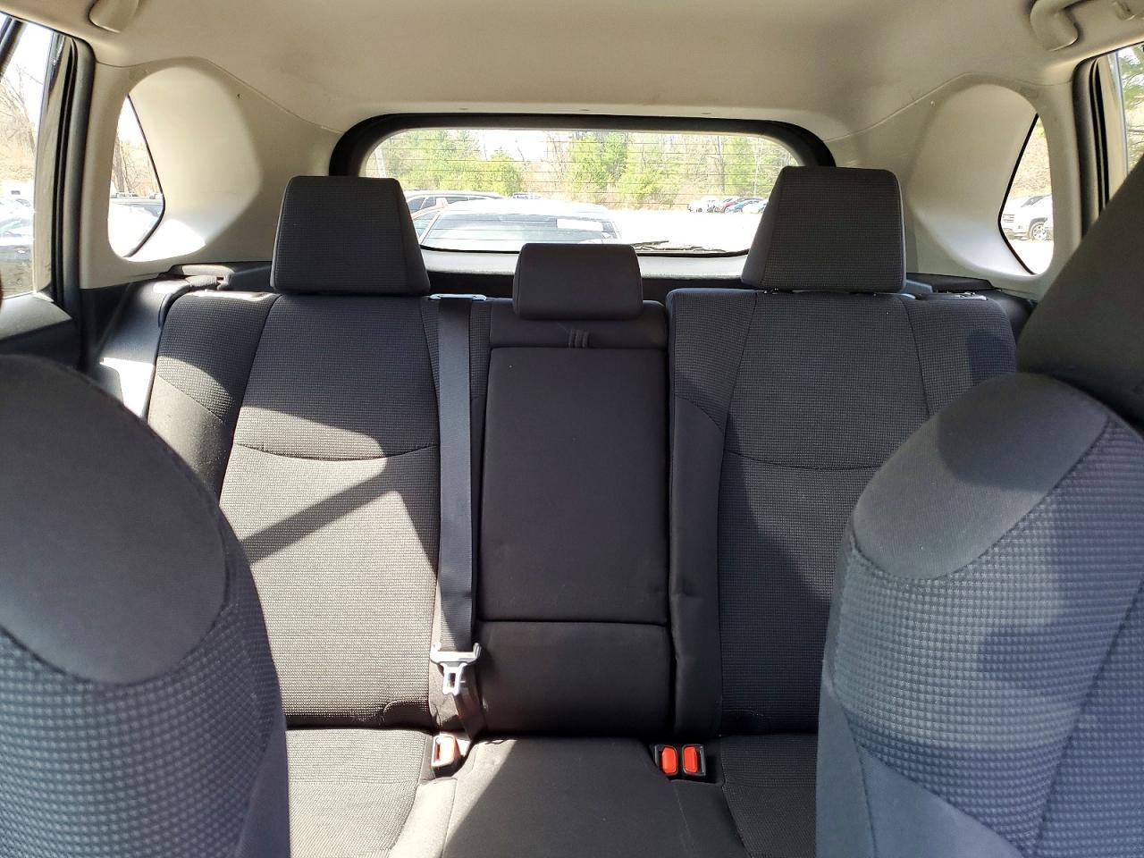 2019 Toyota Rav4 Le - zdjęcie 10