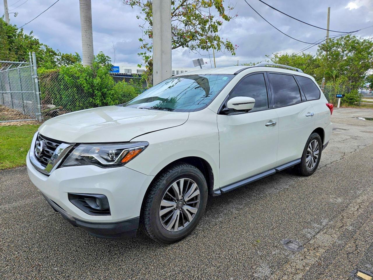 2019 Nissan Pathfinder Sl - zdjęcie 2