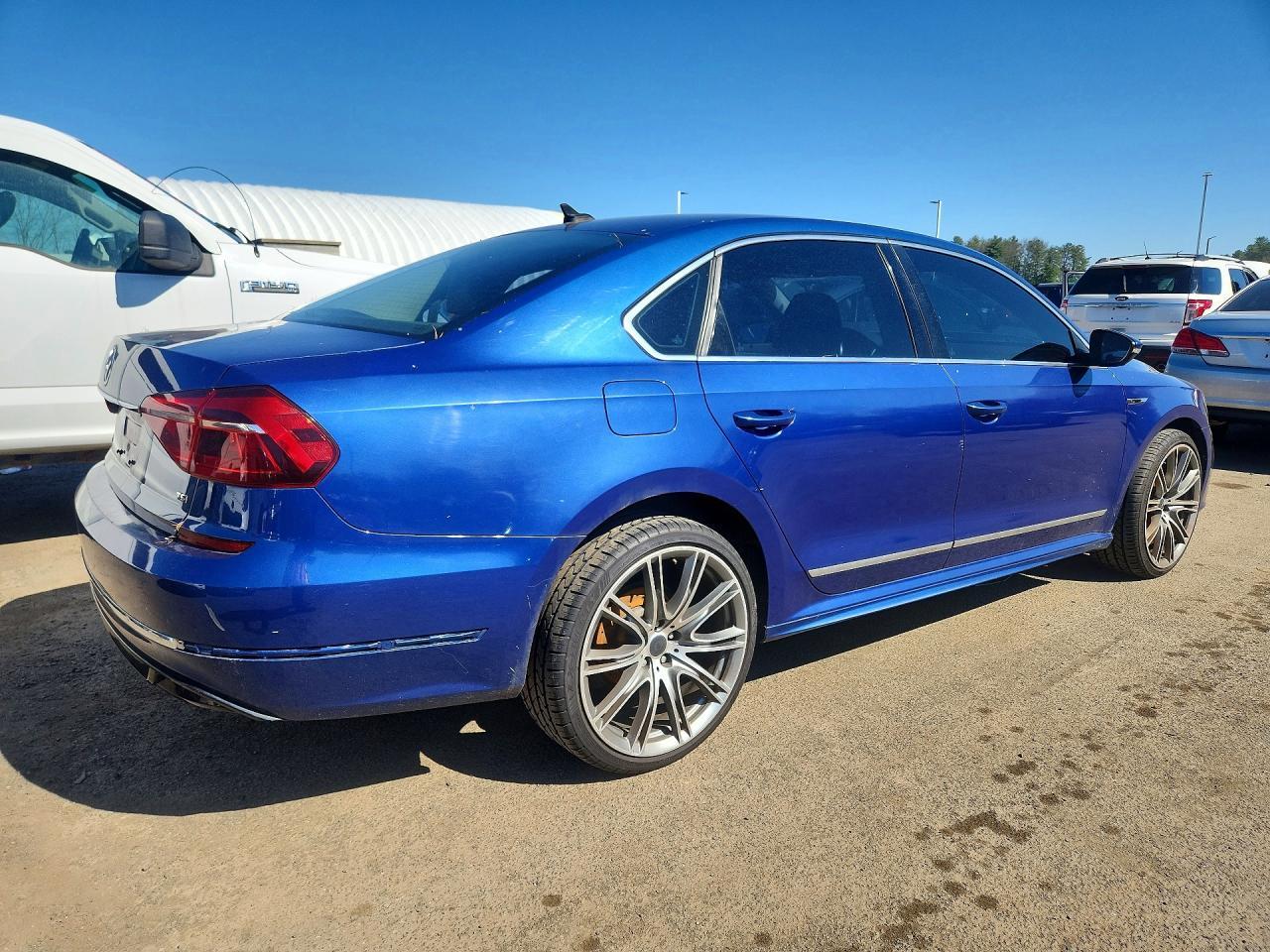 2017 Volkswagen Passat R-Line - zdjęcie 3