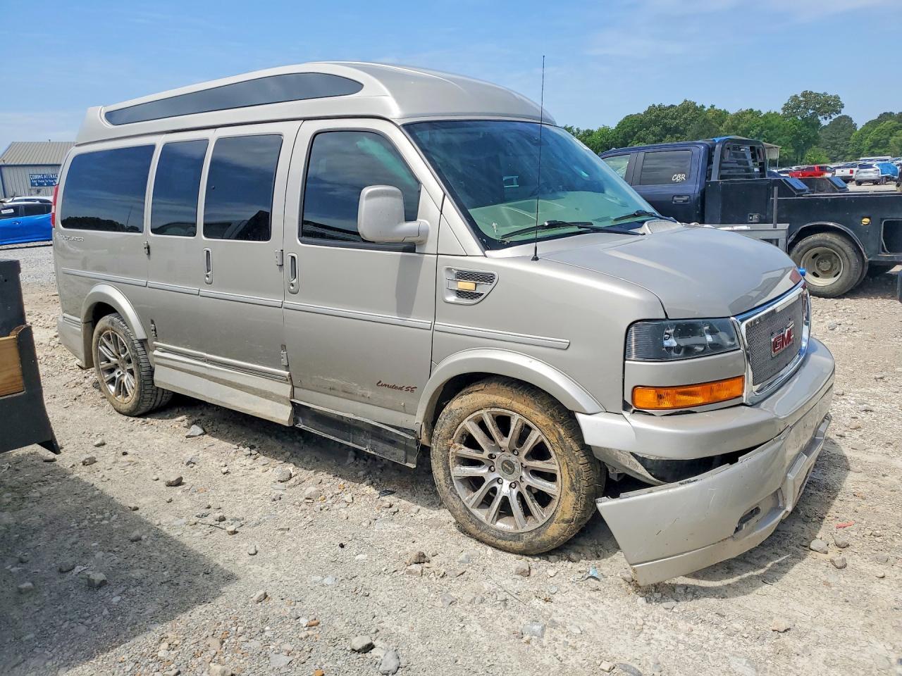 2020 GMC Savana G2500 - zdjęcie 4