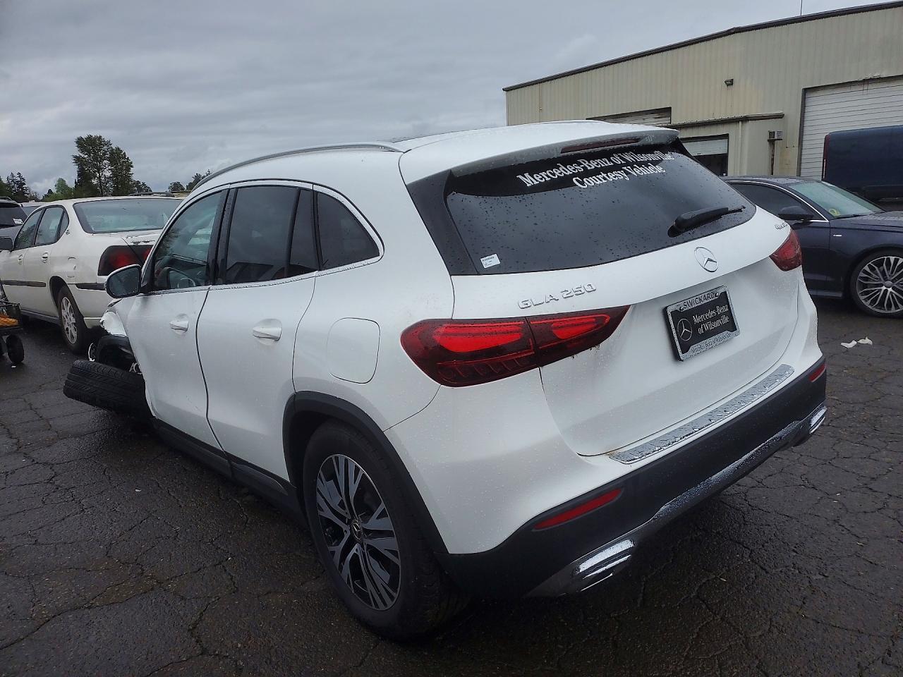 2026 Mercedes-Benz Gla 250 4Matic - zdjęcie 2