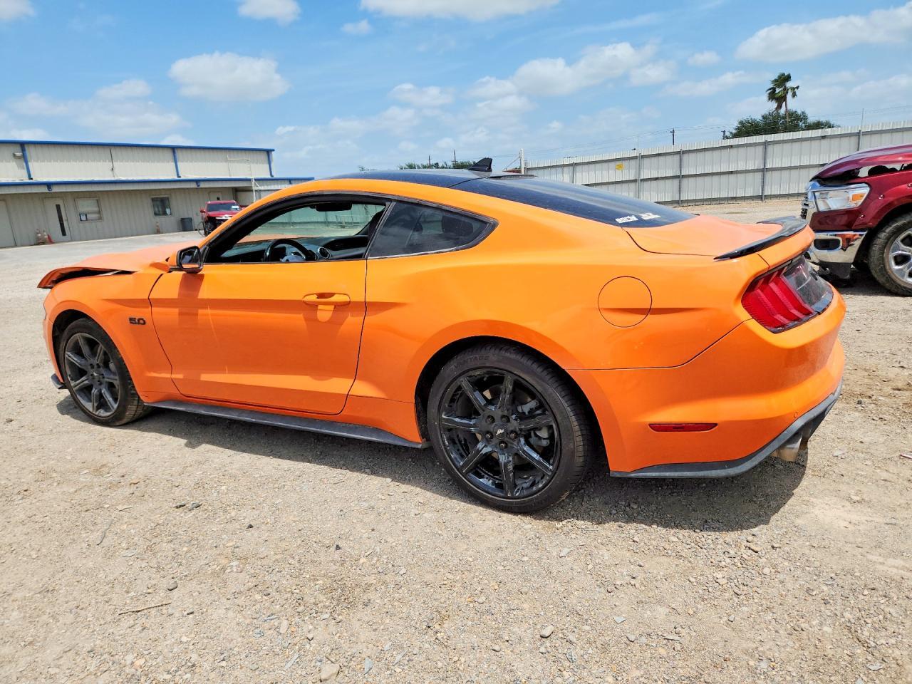 2020 Ford Mustang - zdjęcie 2