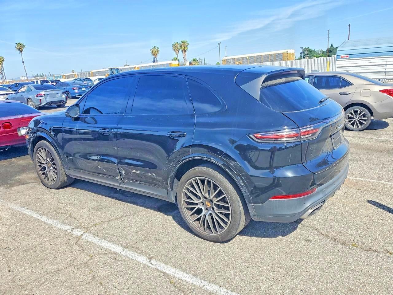 2021 Porsche Cayenne - zdjęcie 2