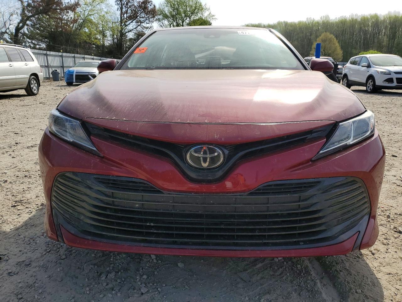 2020 Toyota Camry Le - zdjęcie 5