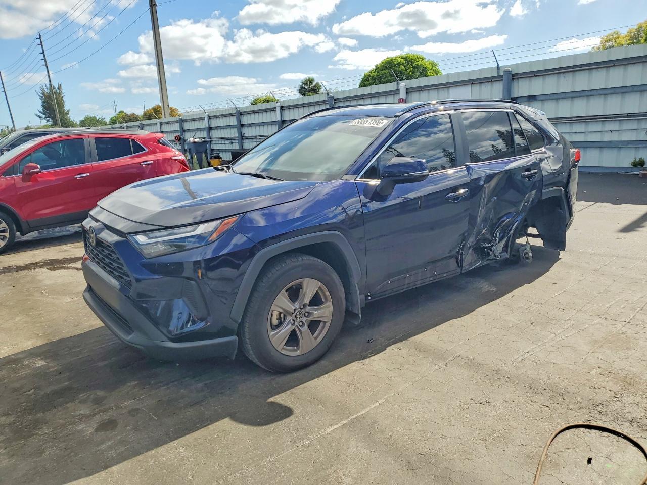 2025 Toyota Rav4 Xle - zdjęcie główne