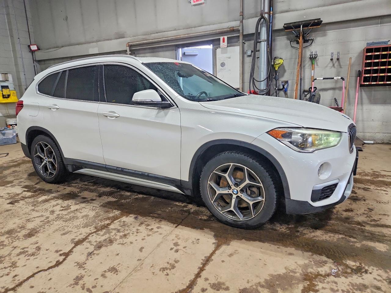2017 BMW X1 xDrive28I - zdjęcie 4